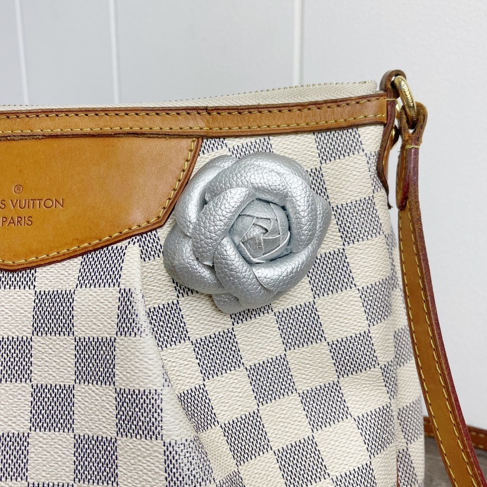 Camellia Flower Vegan Leather Magnetic Bag Charm - Picture 6 of 9